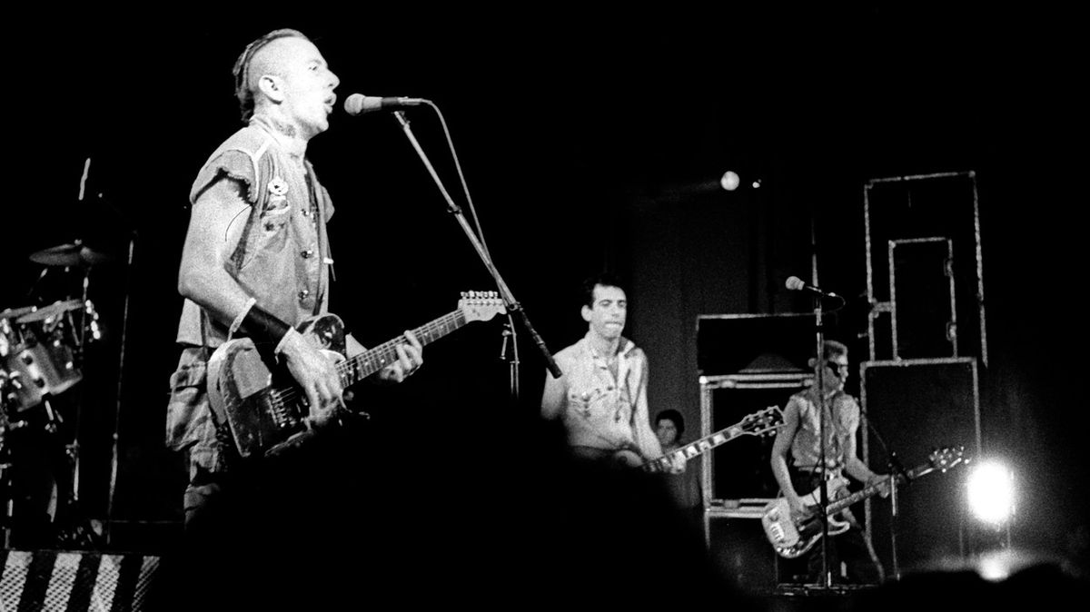 Zemřel zakládající člen hudební skupiny The Clash
